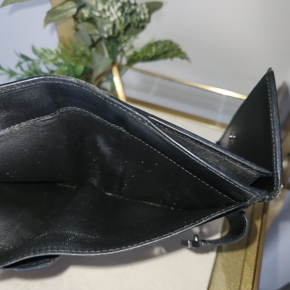 SALE! Gucci Wallet - authentic GG monogram canvas & leather bifold - Picture 8 of 13